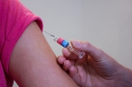 V Česku znovu přibývá nemocných černým kašlem, vakcína je méně účinná