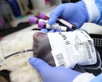 Zásoby krve se tenčí, varují nemocnice. Dárci se bojí