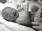 iHNed - Precedens: Rodit se nemusí jen v porodnicích, řekl soud