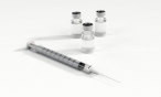 Evropské státy zavádí povinné očkování. Reagují na epidemie spalniček i konspirační teorie