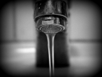 Lidé se nemusí bát koronaviru v pitné vodě. ‚Zničila by ho dezinfekce,‘ píše Státní zdravotní ústav